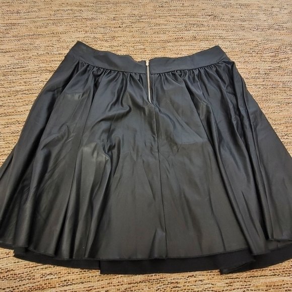 Kenar Pleather Skirt - Picture 4 of 11